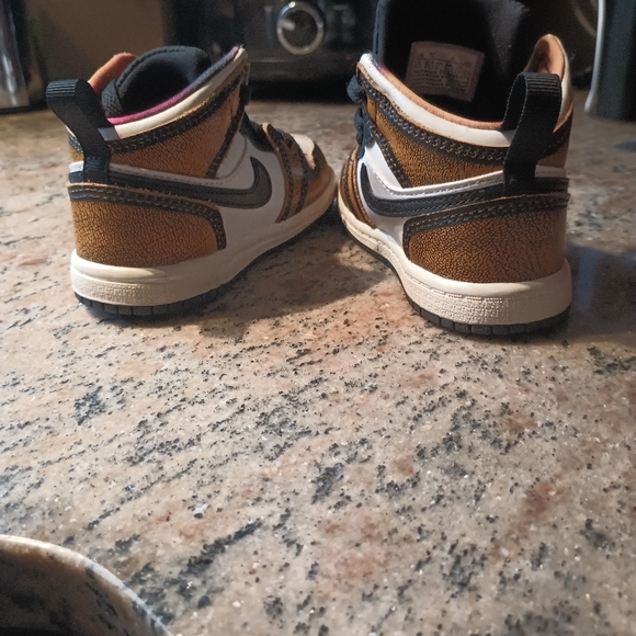 Jordan toddler air 1 - Picture 3 of 7